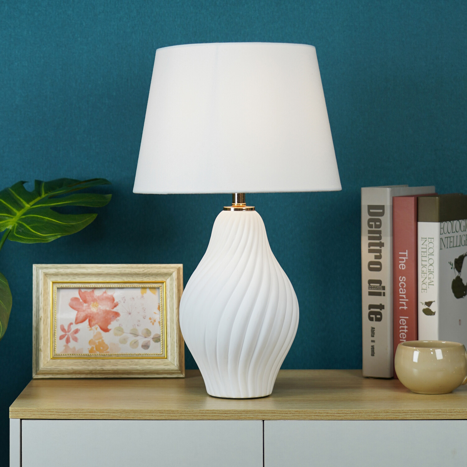 Vivian Glass Table Lamp White Image 2