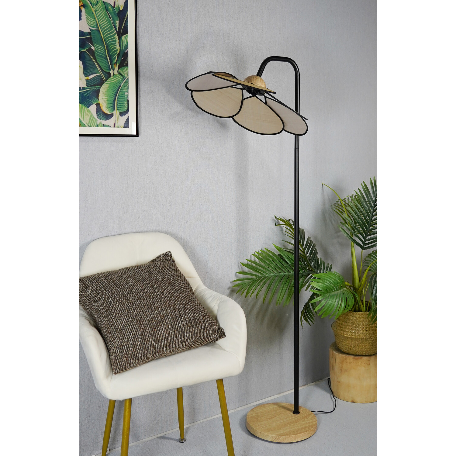 Raylee Floor Lamp - Wood and Black Image 10