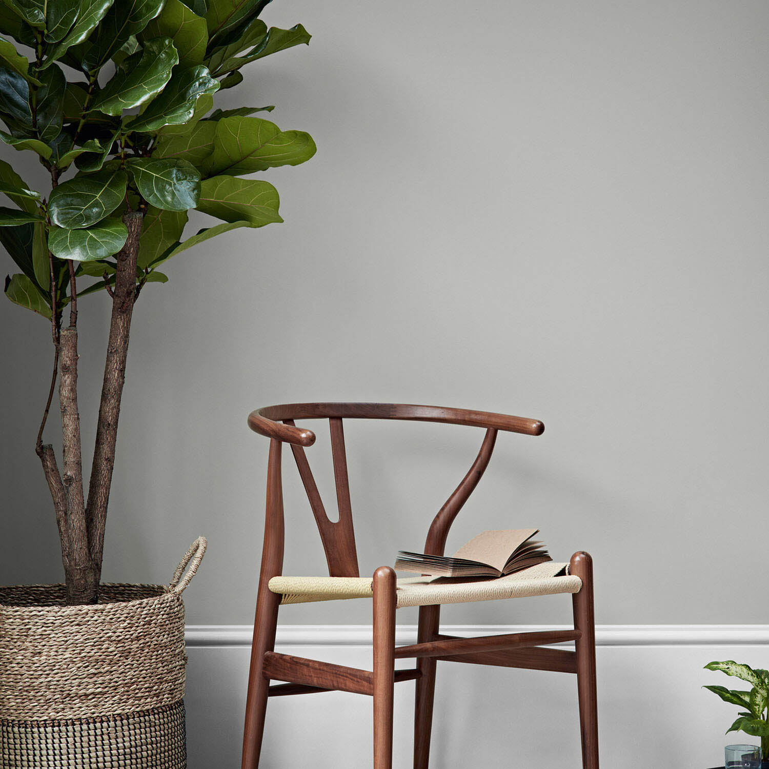 Crown Walls & Ceilings Neighbourhood Mid Sheen Emulsion Paint 5L Image 6