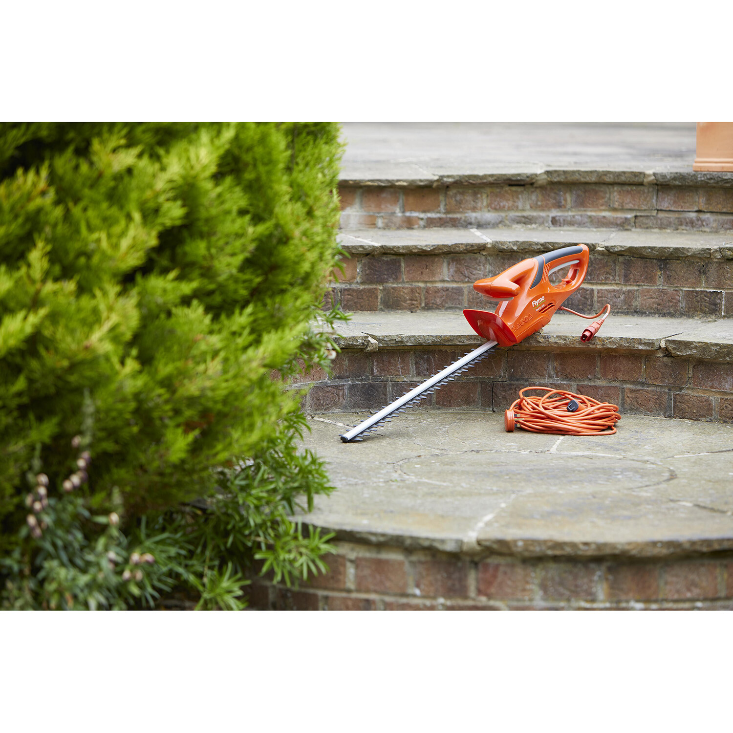 Easicut 450W Hedge Trimmer Image 4