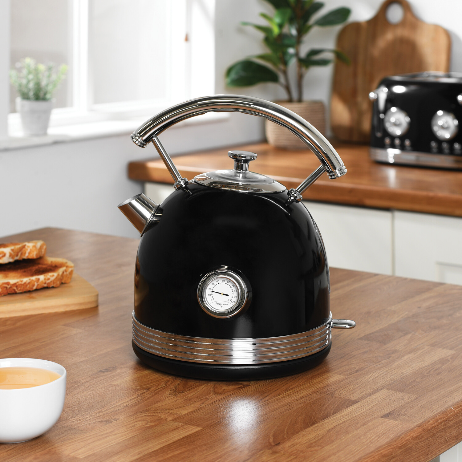 Retro Kettle Black Image 2