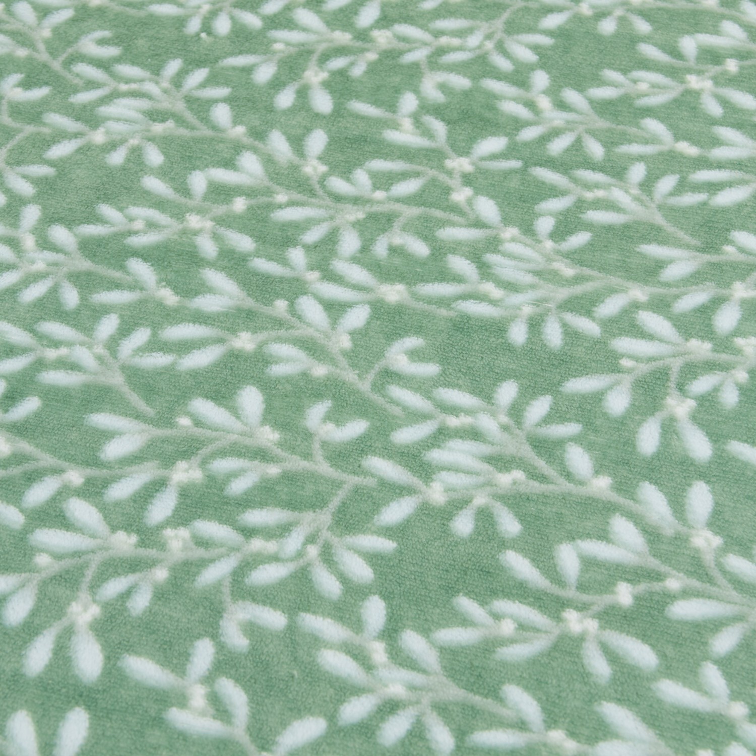 Mistletoe Kisses Fleece Throw Green Image 4