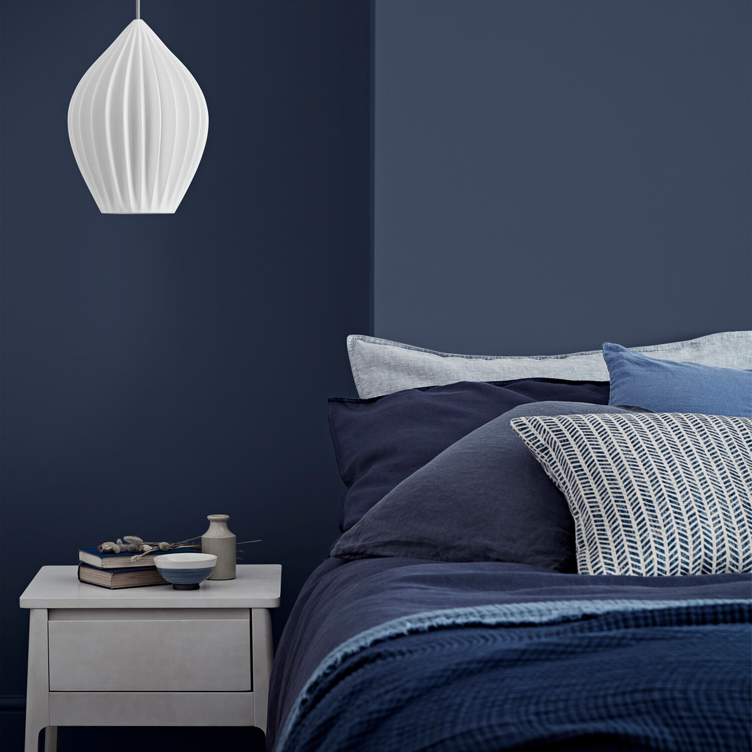 Crown Easyclean Midnight Navy Matt Emulsion Multisurface Paint 2.5L Image 8