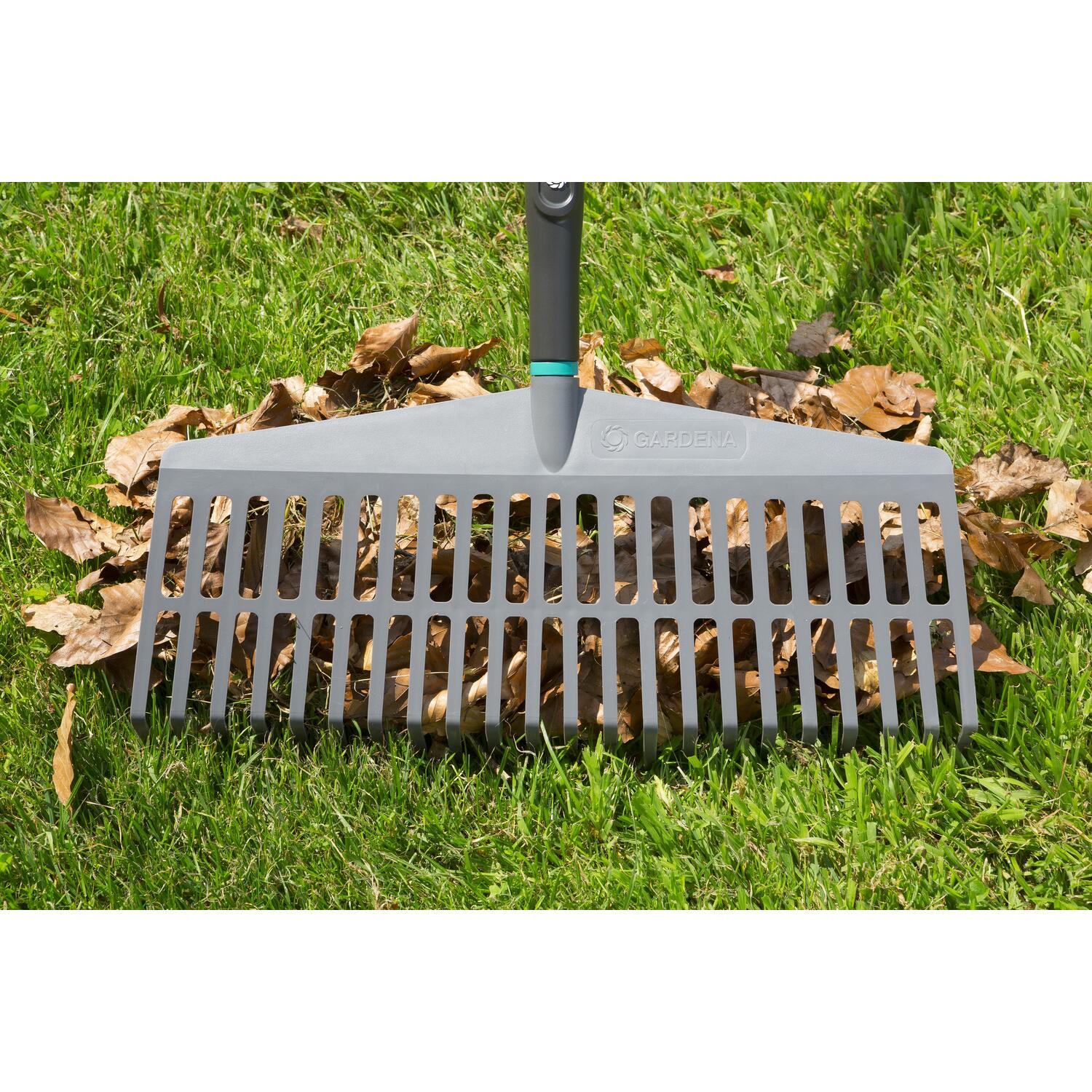 Gardena Nature Line Leaf Rake Image 2