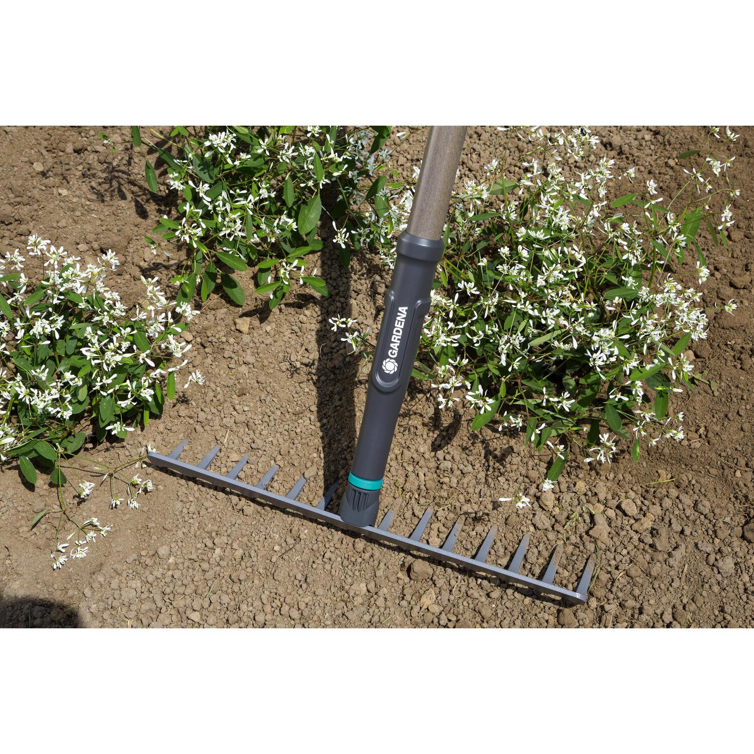 Gardena Nature Line Soil Rake Image 3