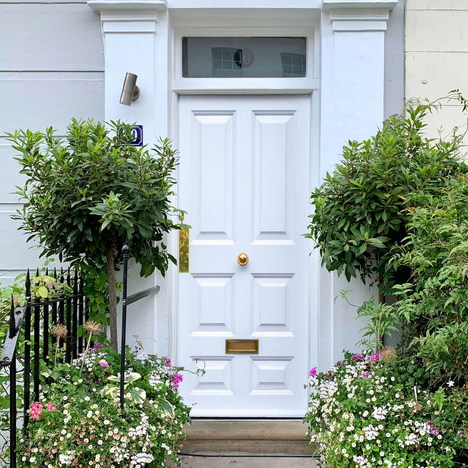 Crown Quick Dry Wood & Metal Pure Brilliant White Eggshell Paint 750ml Image 6