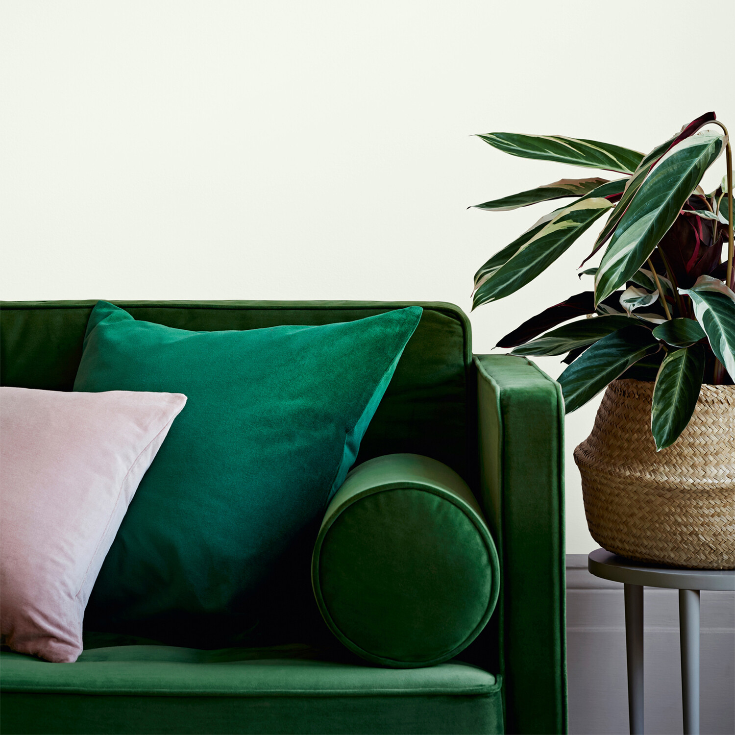 Crown Easyclean Milk White Matt Emulsion Multisurface Paint 2.5L Image 9