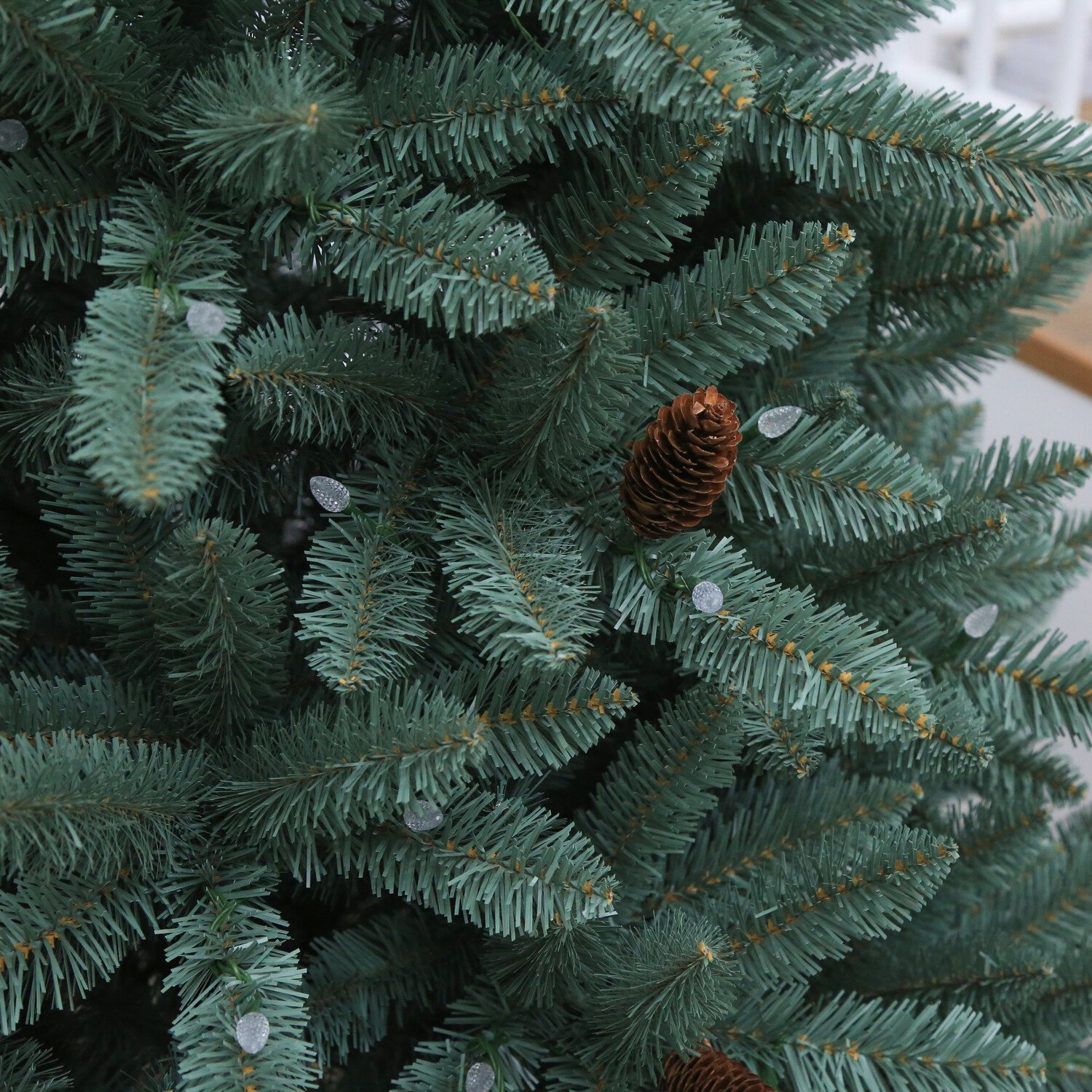 Belvedere Pre Lit Tree 6.5ft Image 5