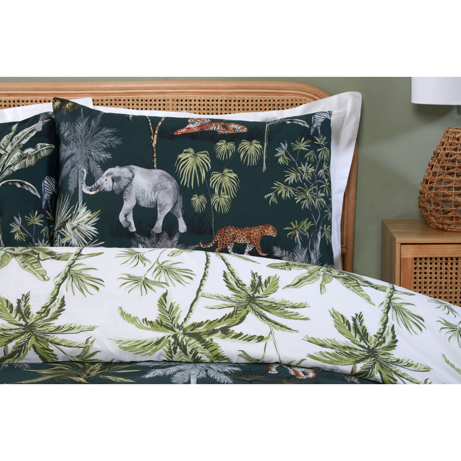 Malawi Duvet Cover and Pillowcase Set - Navy / Superking Image 3