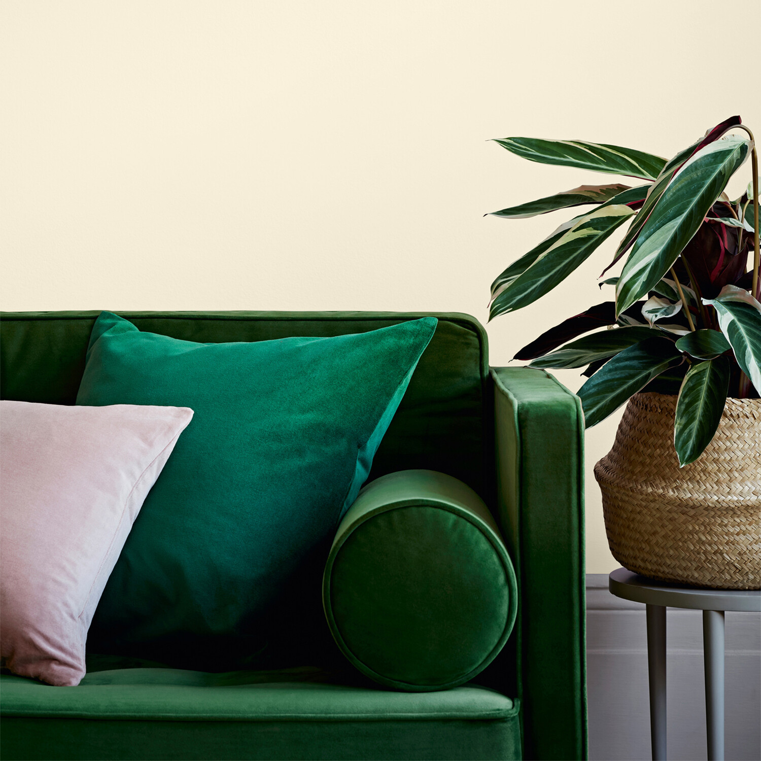 Crown Easyclean Ivory Cream Matt Emulsion Multisurface Paint 2.5L Image 8