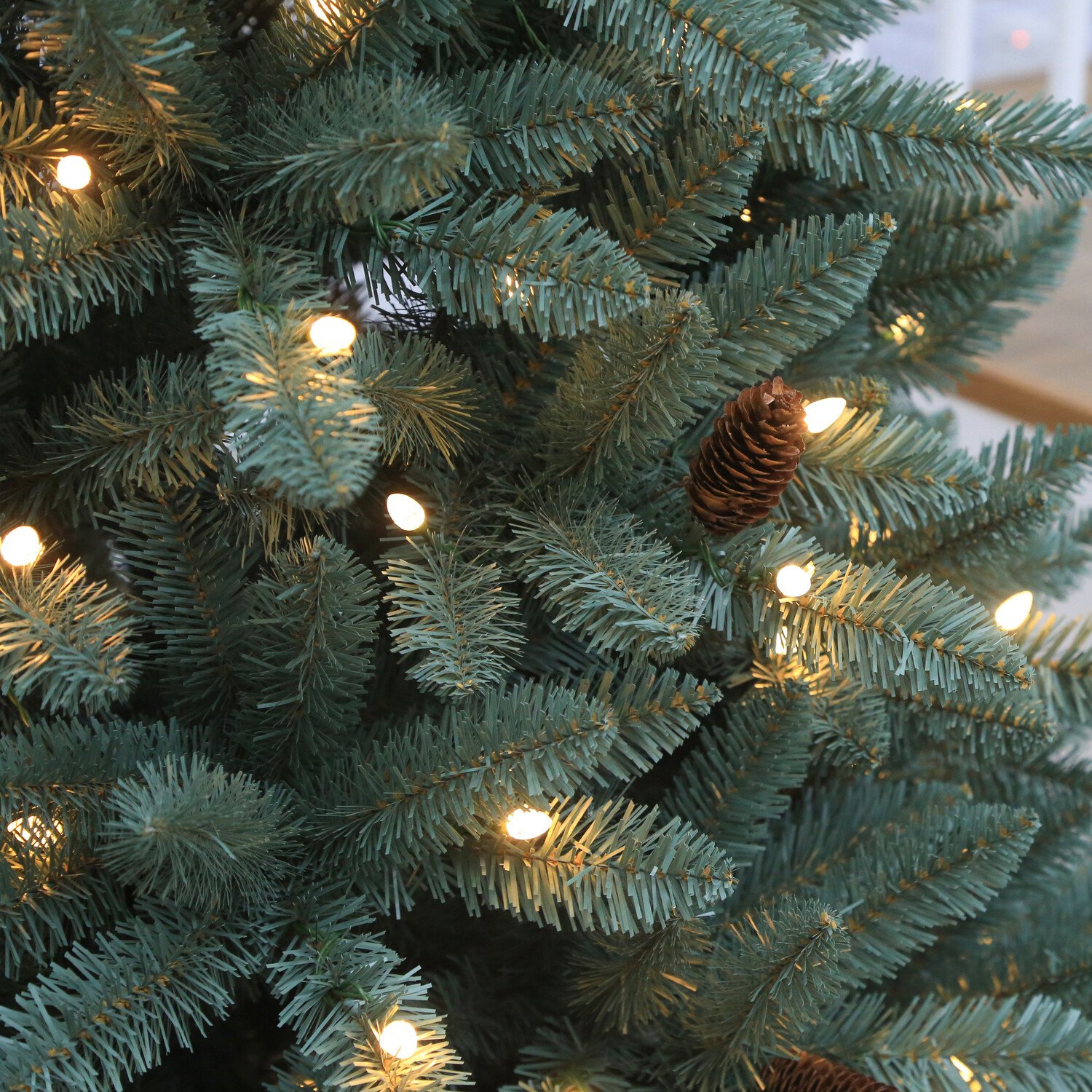 Belvedere Pre Lit Tree 6.5ft Image 4