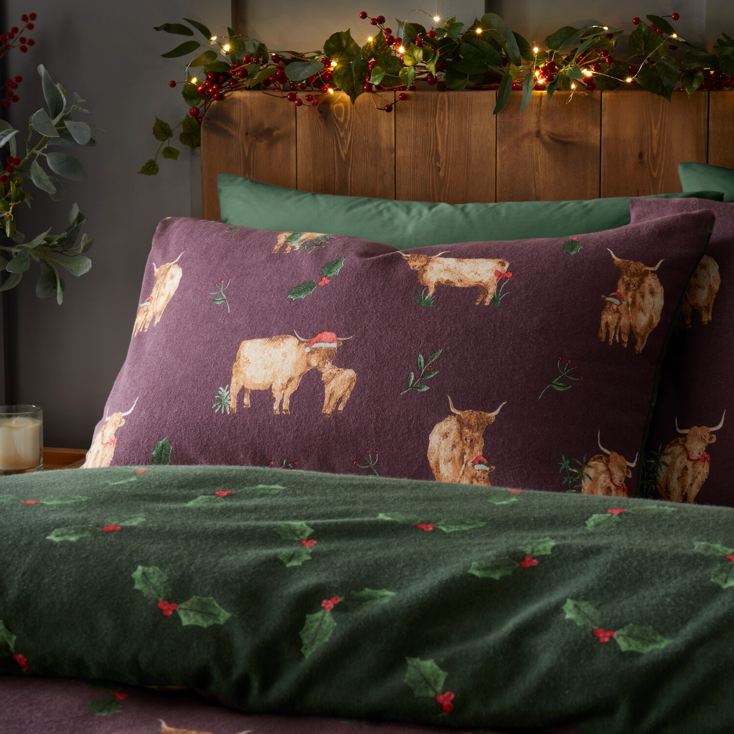 Christmas Highland Cows Duvet Set Burgundy and Green King Image 5