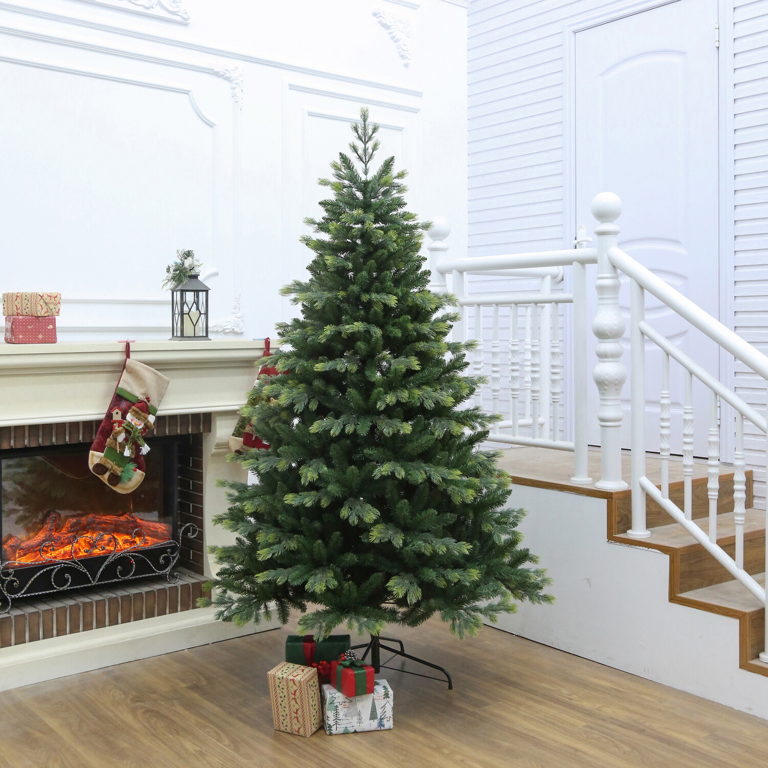 Hampton Fir Tree Green Image 2