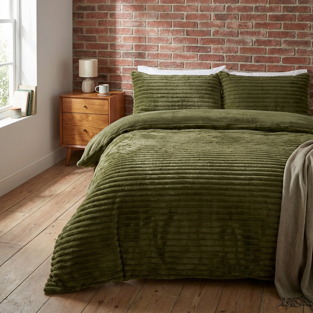 Colorado Faux Fur Duvet Set Green King Image 7