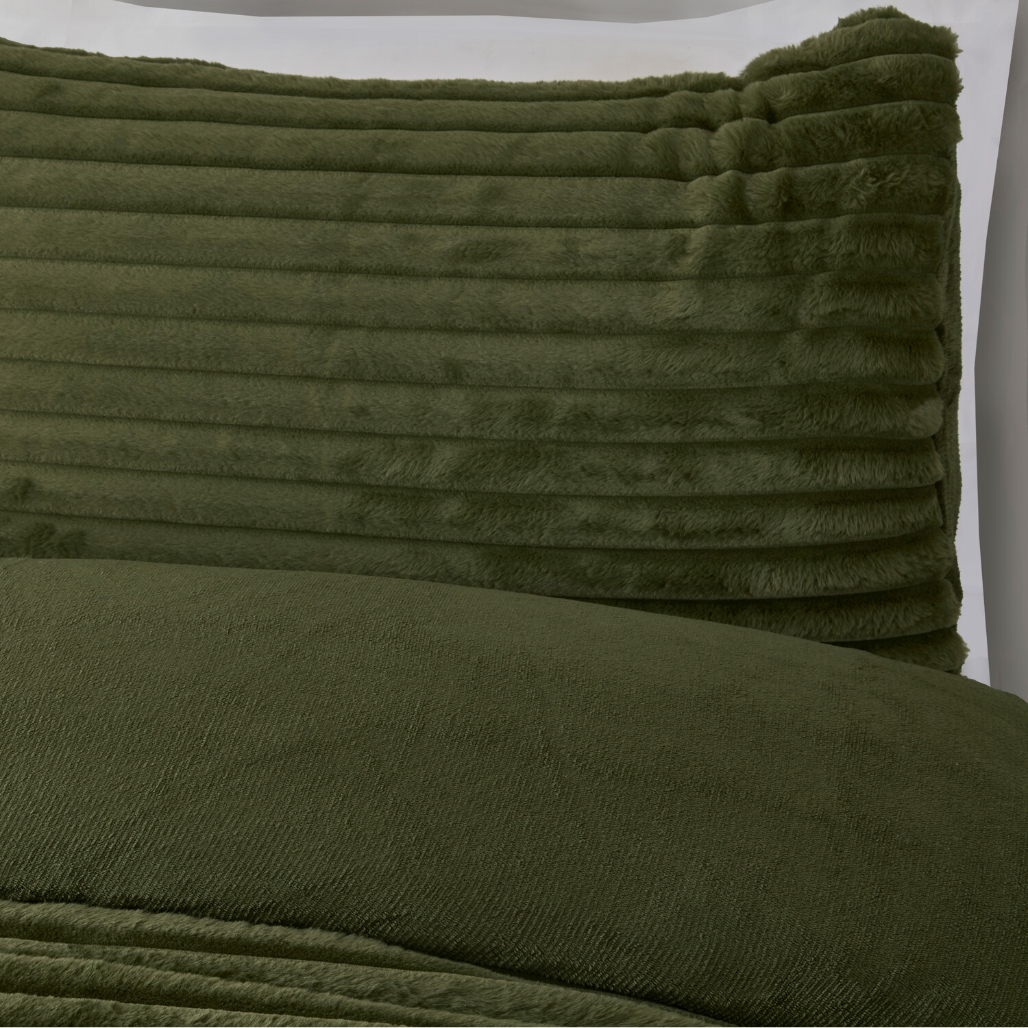 Colorado Faux Fur Duvet Set Green King Image 2