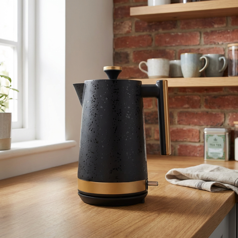 Kaiseki Black and Gold 1.7L Jug Kettle Image 4