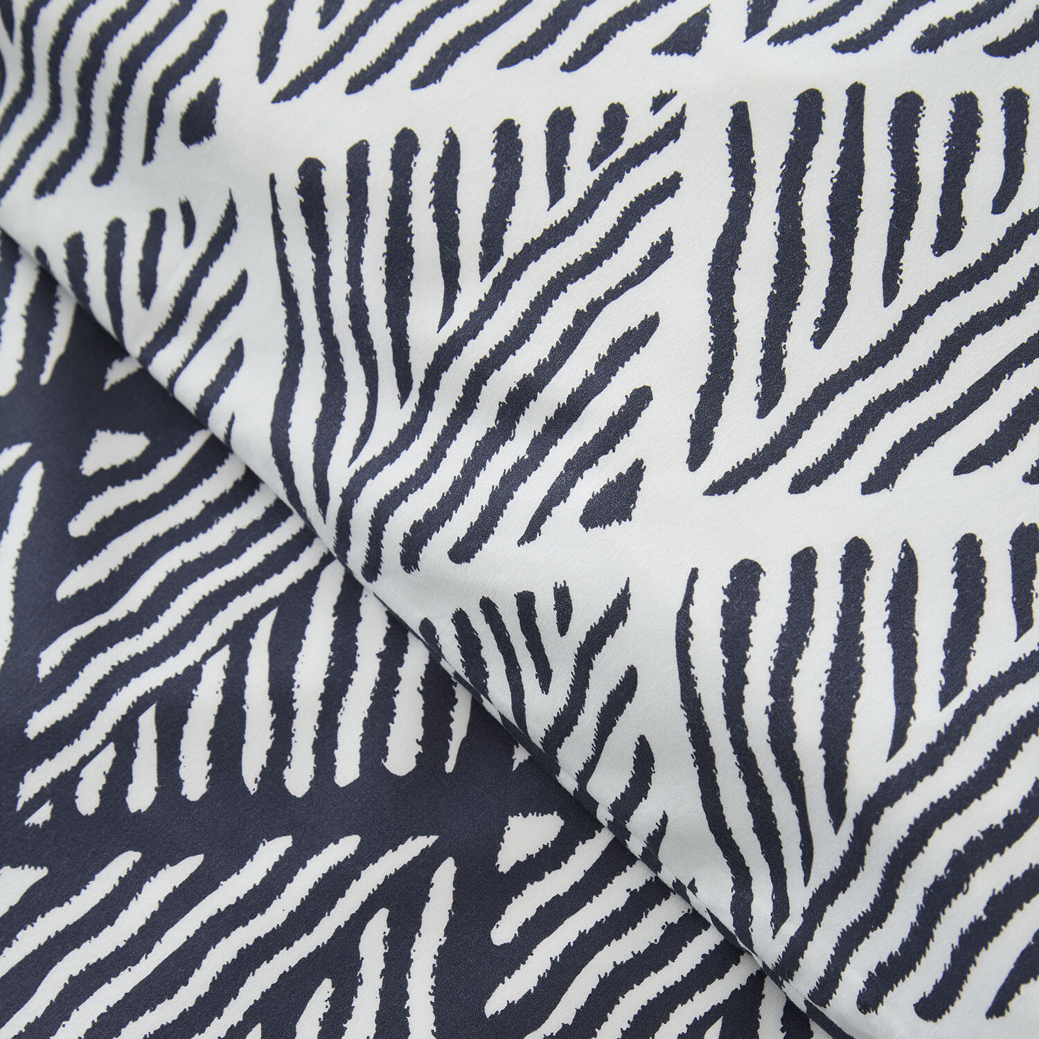 Artemis Navy King Size Duvet Set Image 4