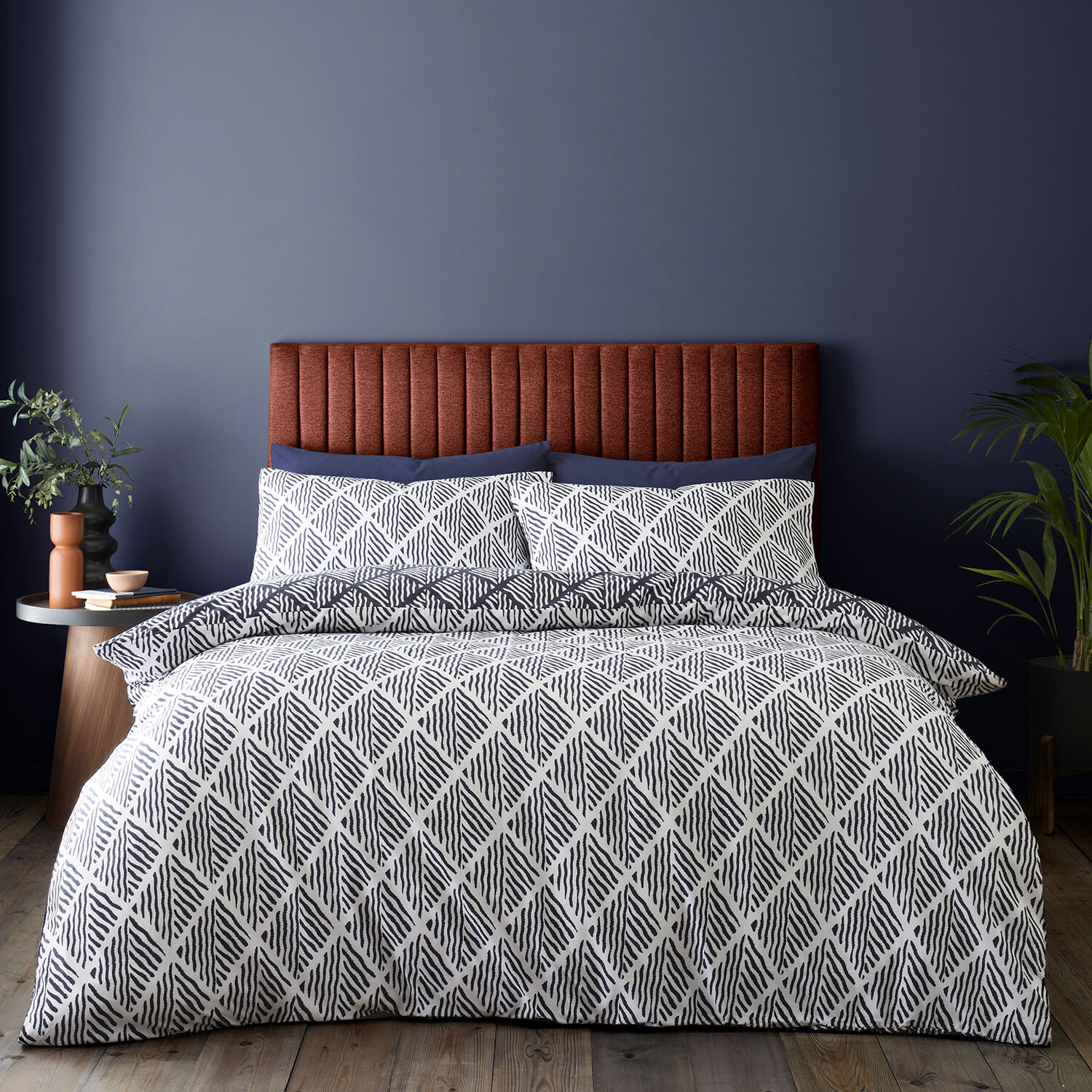 Artemis Navy King Size Duvet Set Image 2
