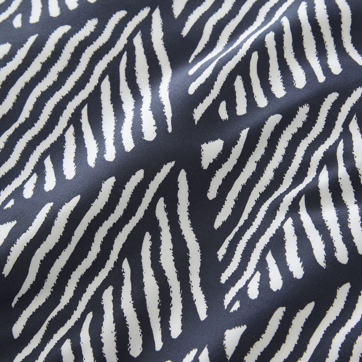 Artemis Duvet Set - Navy / Single Image 5