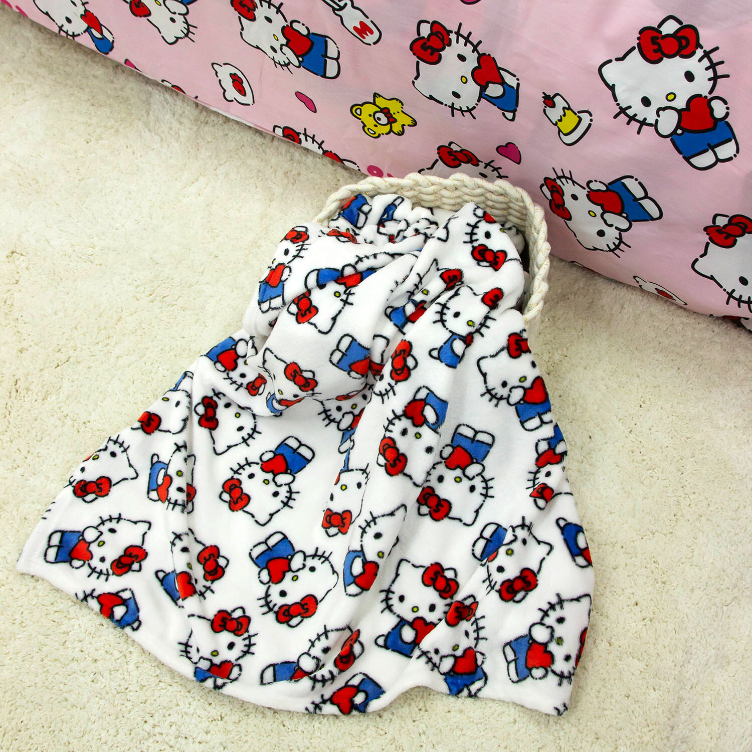 Hello Kitty Throw - White Image 6