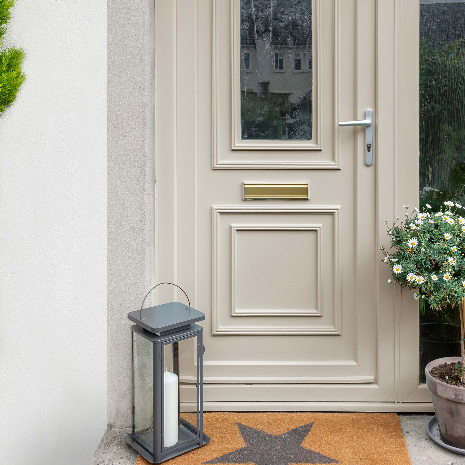 Rust-Oleum Universal All Surface Portland Stone Satin 250ml Image 2