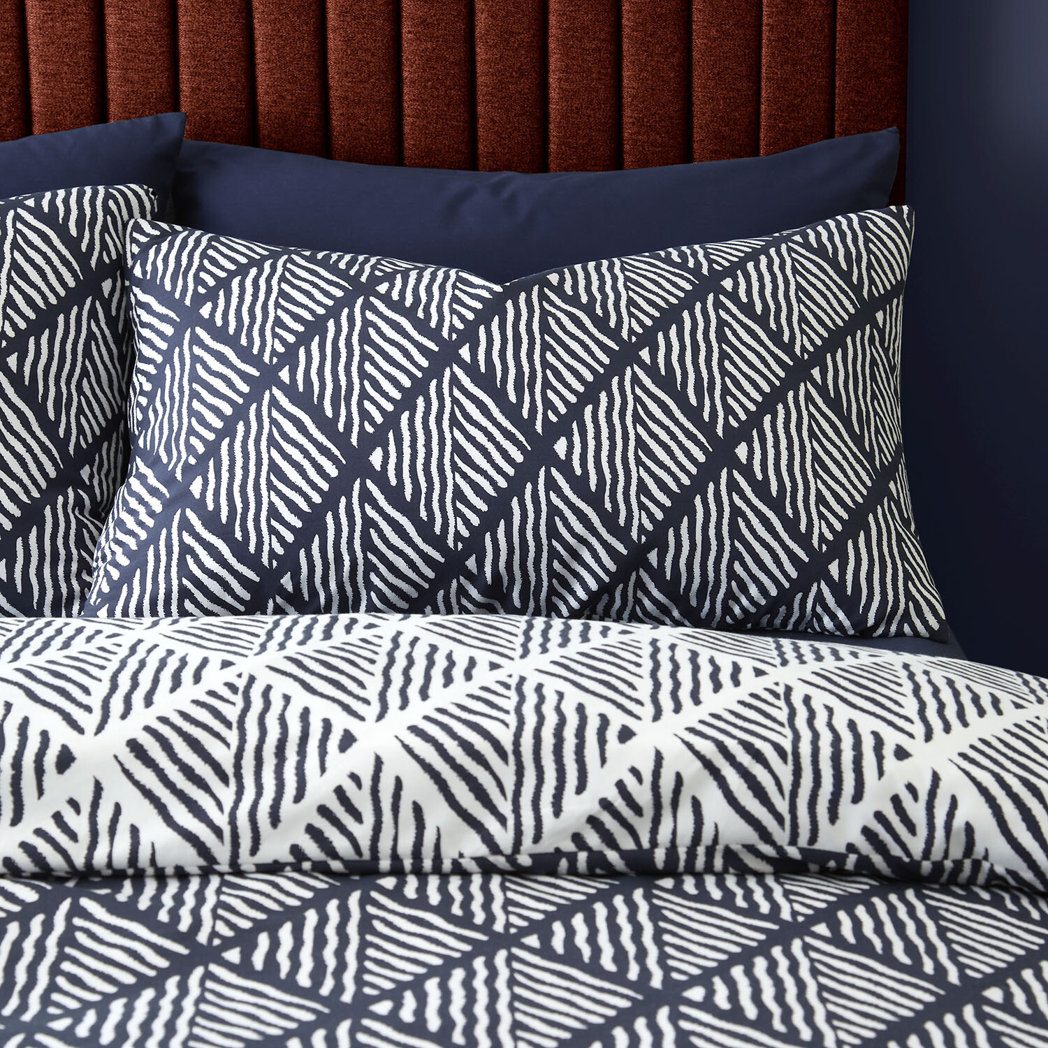 Artemis Navy King Size Duvet Set Image 3