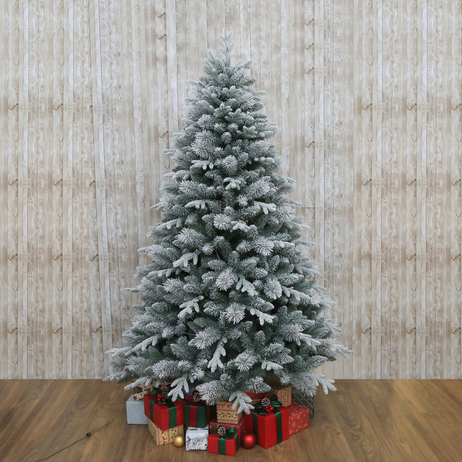 Baroness Pre Lit Tree 6.5ft Image 3