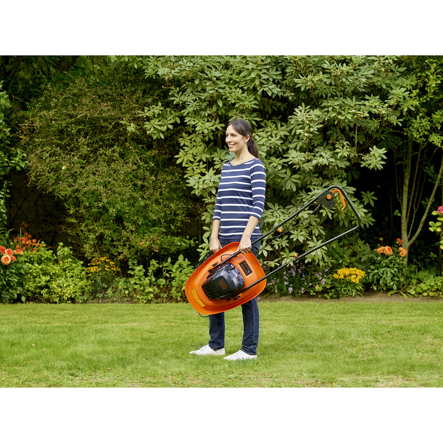 BLACK+DECKER 1200W Hand Propelled 30cm Rotary Electric Lawn Mower Image 4