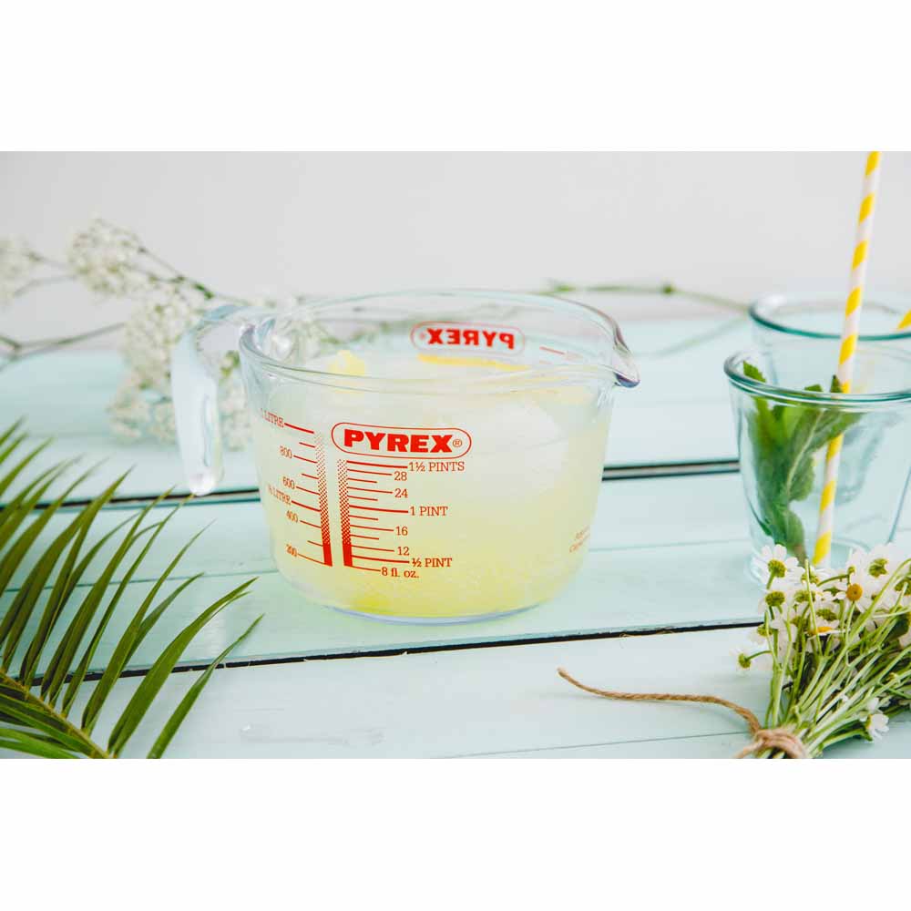 Pyrex 1L Measuring Jug Image 3