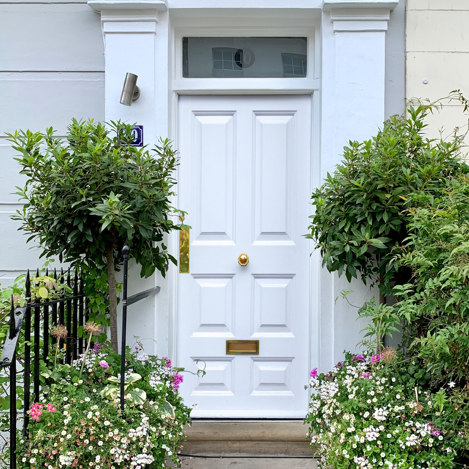 Crown Quick Dry Wood & Metal Pure Brilliant White Satin Paint 2.5L Image 6