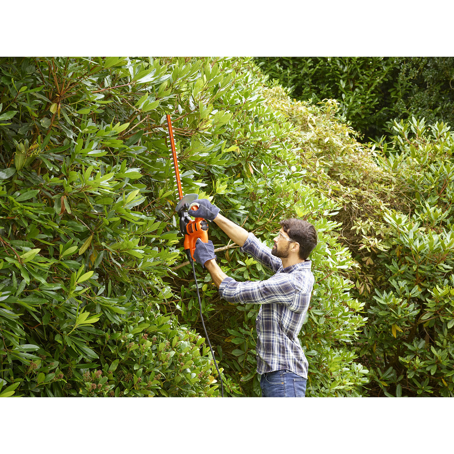 BLACK+DECKER Hedge Trimmer 450W Image 3