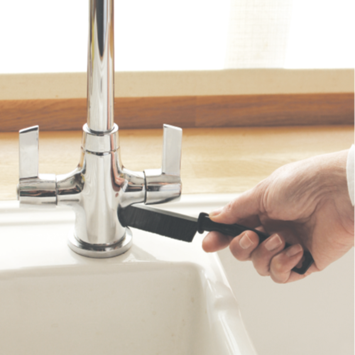 Crevice Cleaning Brushes - Multicolour Image 2