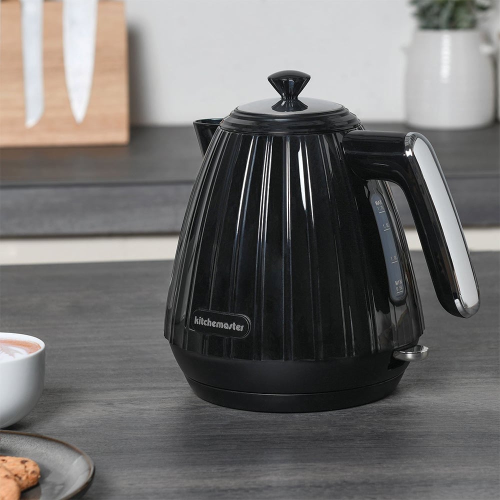 KitchenMaster Waterfall Kettle - Black Image 2