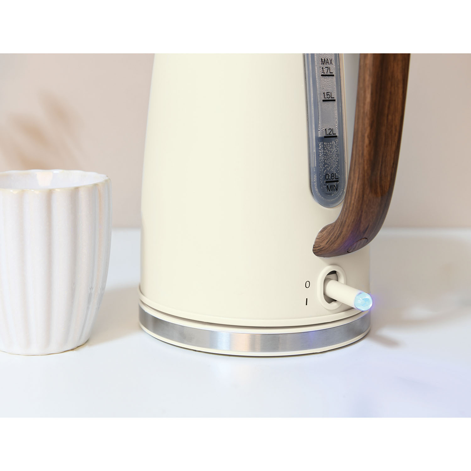 Sanctuary Metal Kettle with Acacia Handle White or Cream Image 4
