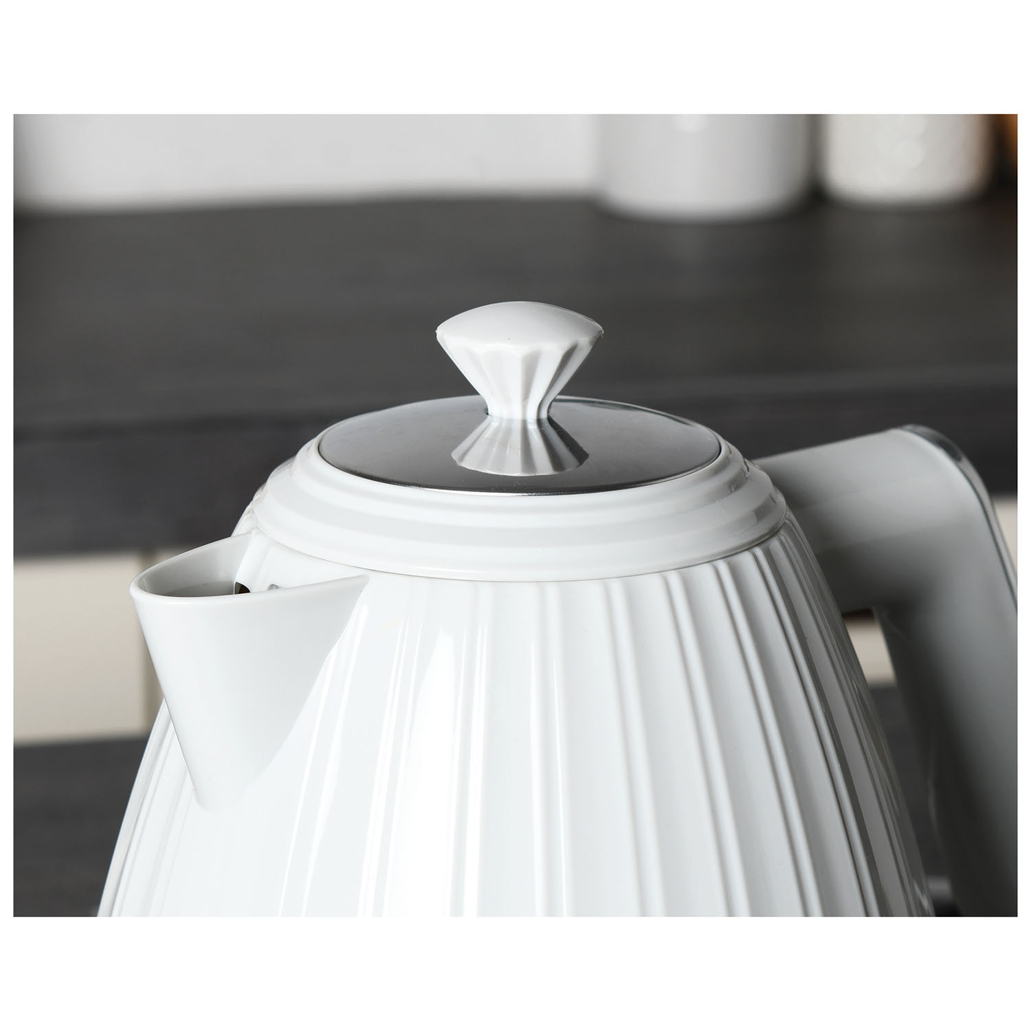 KitchenMaster Waterfall Kettle - White Image 3