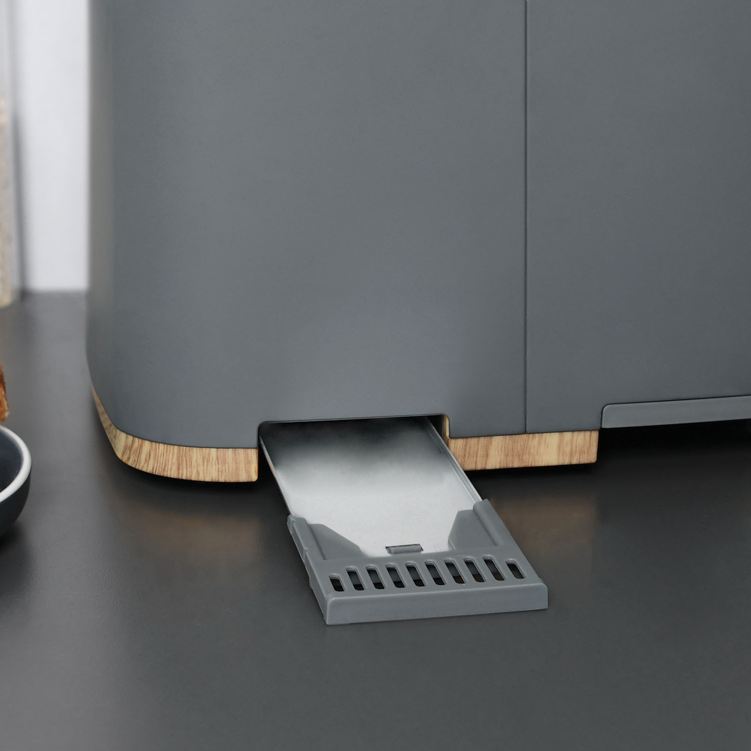 Retreat Metal 4 Slice Toaster with Lite Wood Trim - Dark Grey Image 6