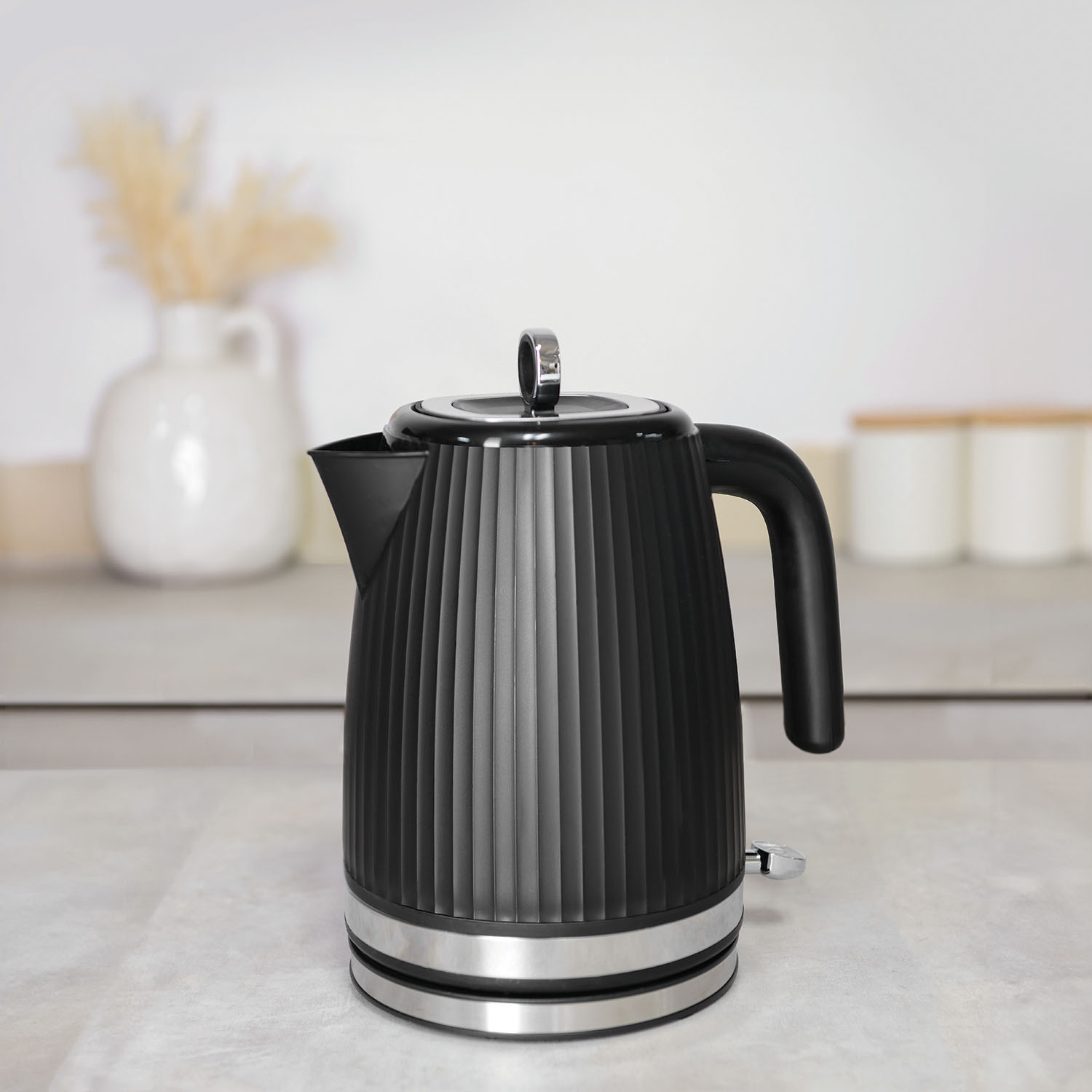 Contour Plastic Kettle 1.7L  - Black Image 2