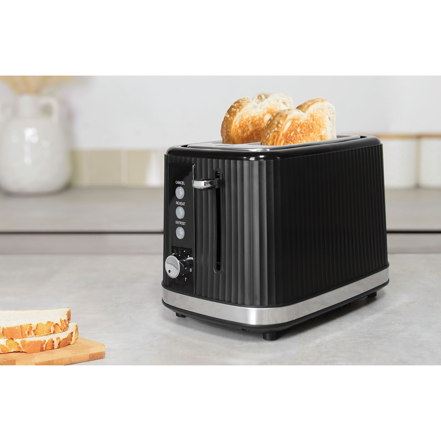 Contour Two Slot Plastic Toaster - Black Image 2