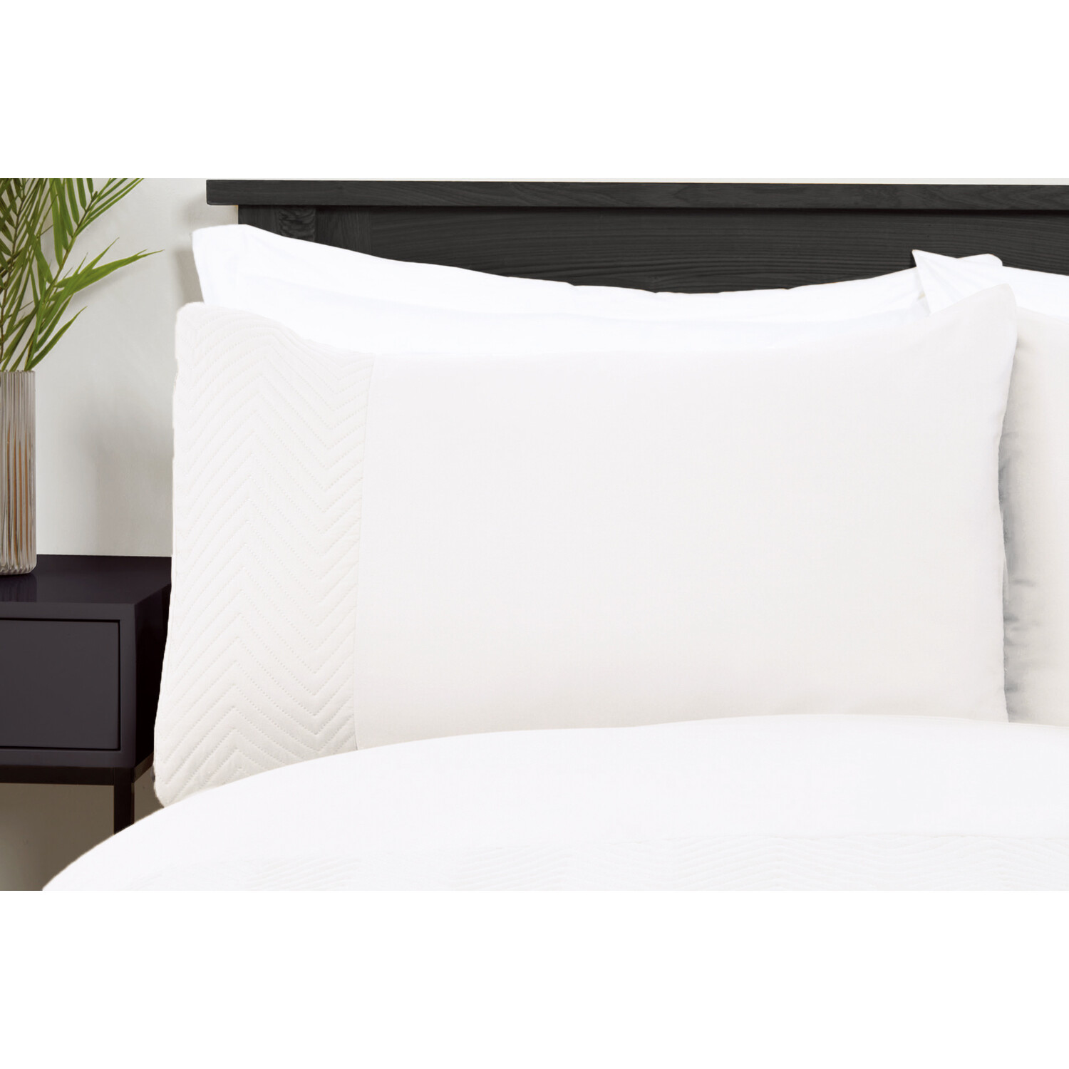Chevron Pinsonic Duvet Cover and Pillowcase Set - White / Double Image 2