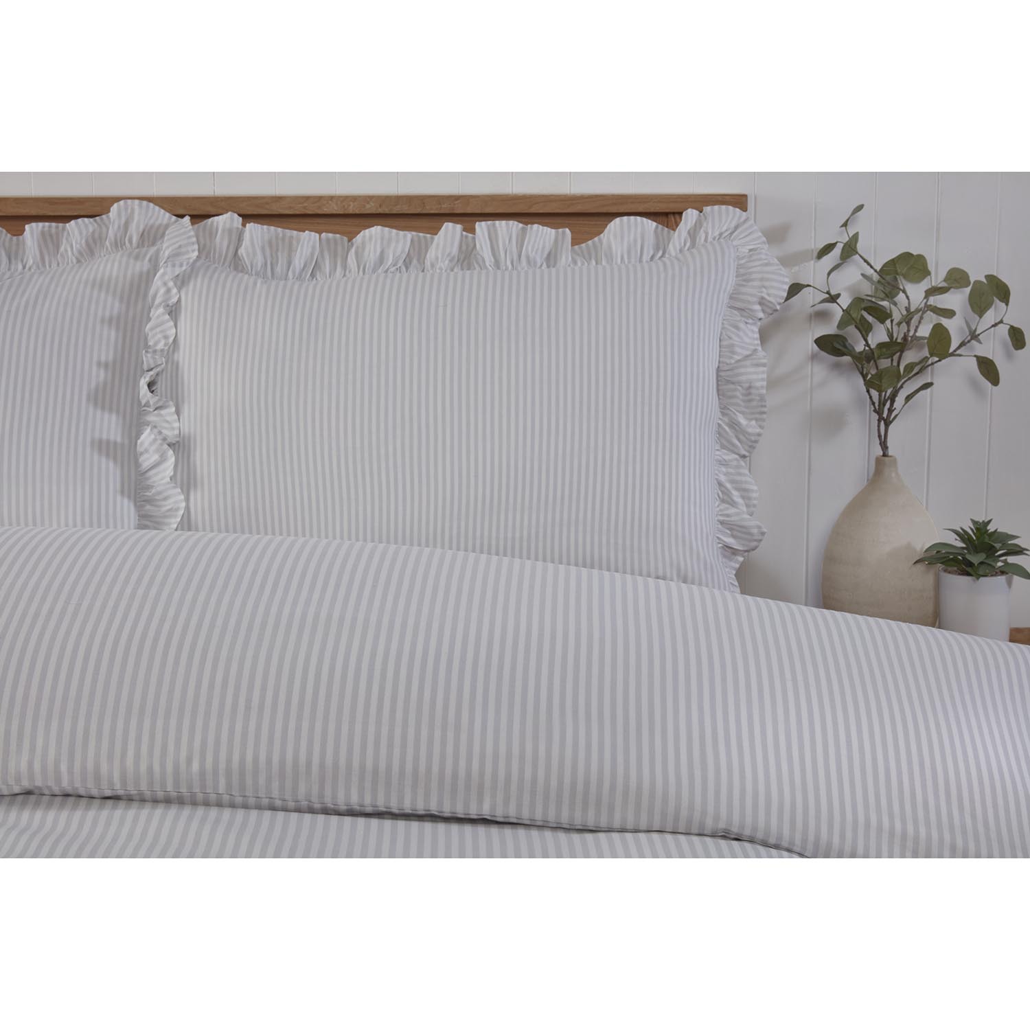 Sadie Ruffle Duvet Cover and Pillowcase Set - Grey / Double Image 2