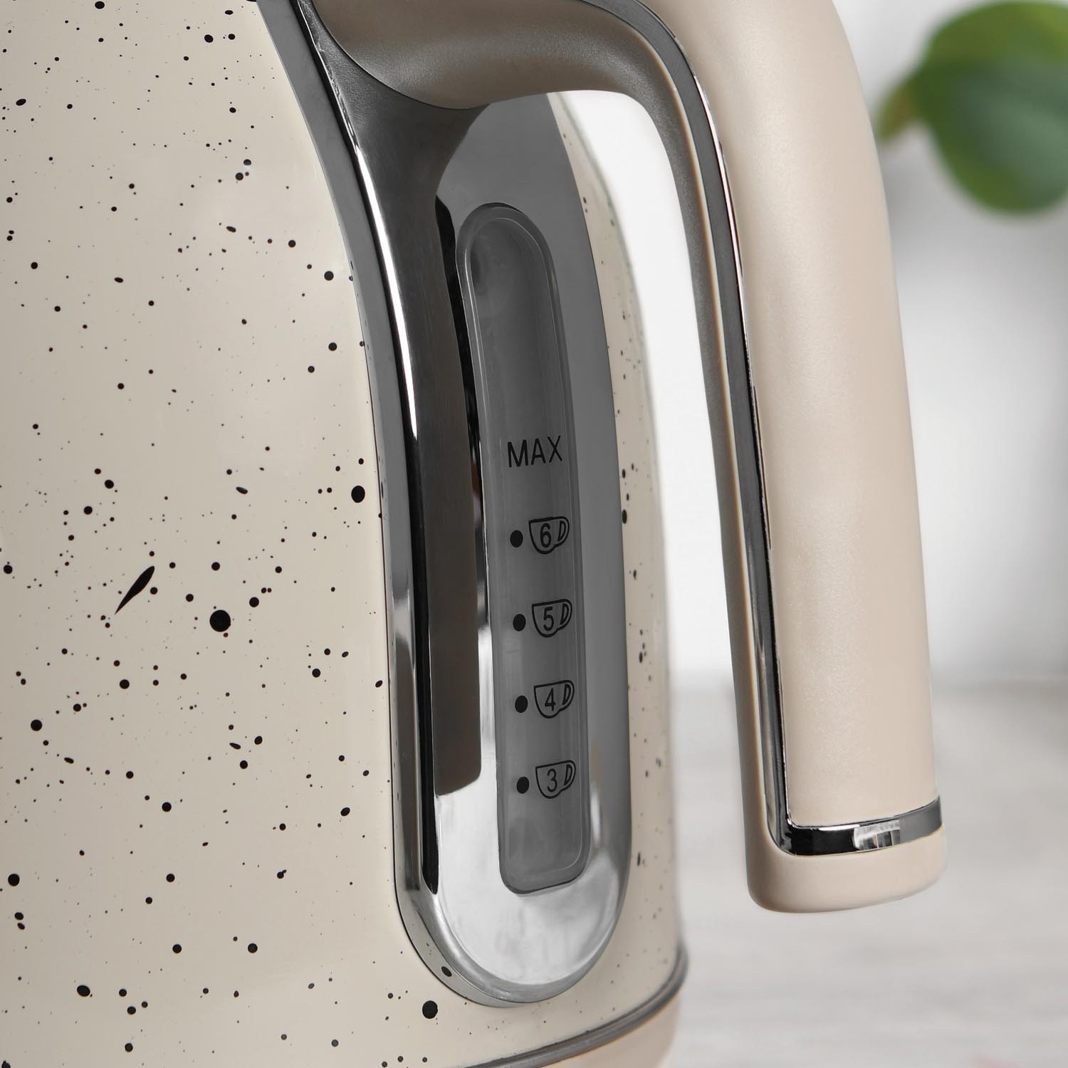 Kiso Jug Kettle - Cream Image 4