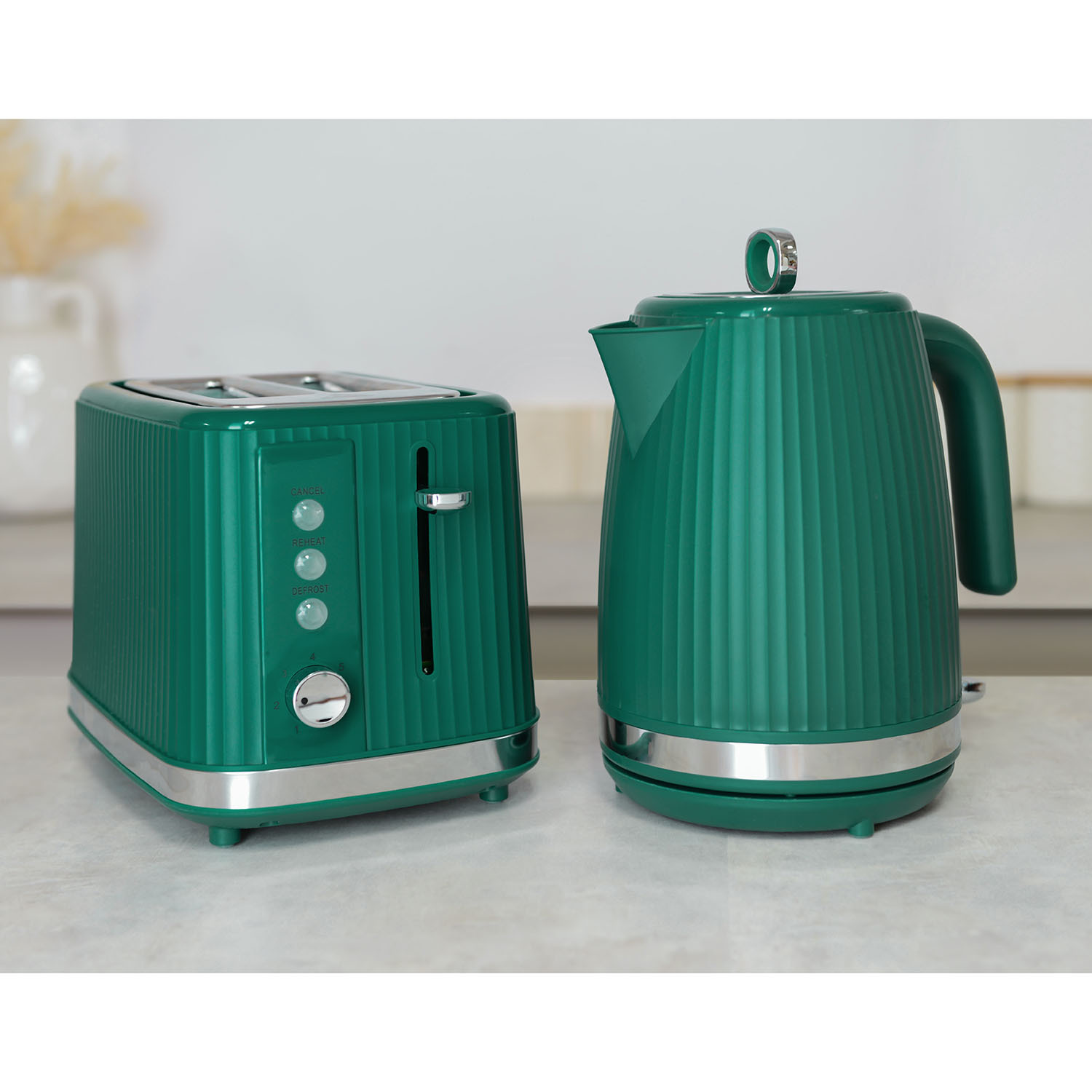 Contour Plastic Kettle 1.7L  - Emerald Green Image 4