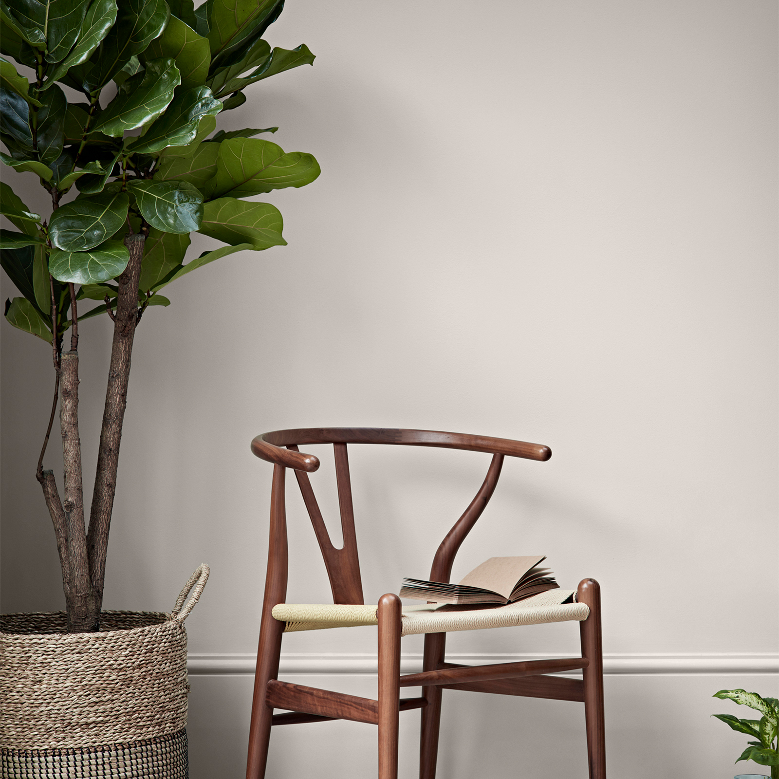 Crown Breatheasy Walls & Ceilings Snowfall Emulsion Paint 5L Image 4