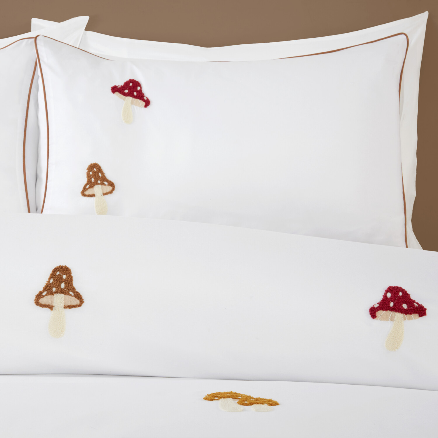Portobello Embroidered Duvet Set White Superking Image 2