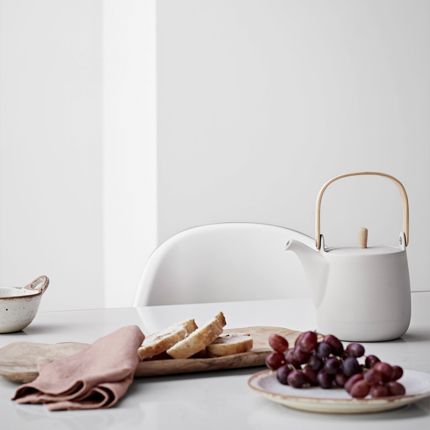 Crown Easyclean Kitchen Paint - Pure Brilliant White / 1l Image 2