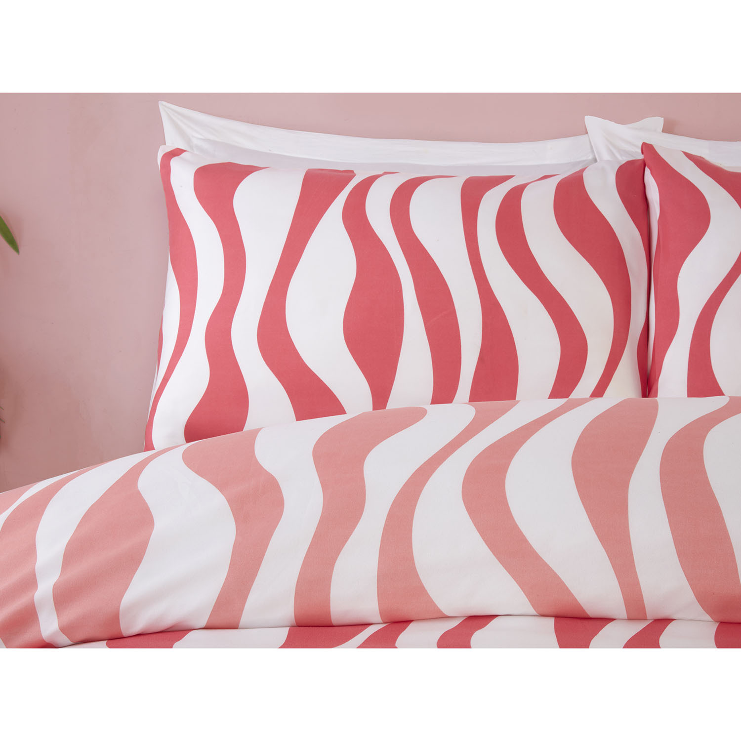 Kiko Duvet Set - Pink / King Image 3