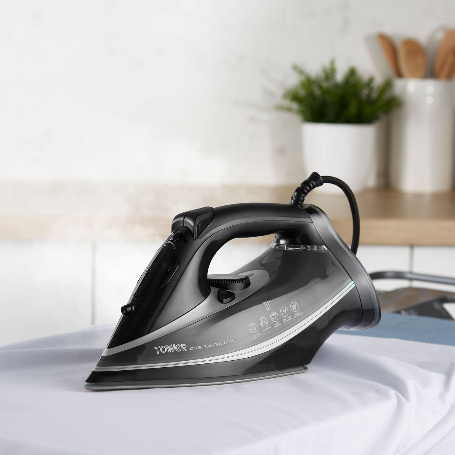 Tower CeraGlide Platinum Steam Iron 3100W Image 2