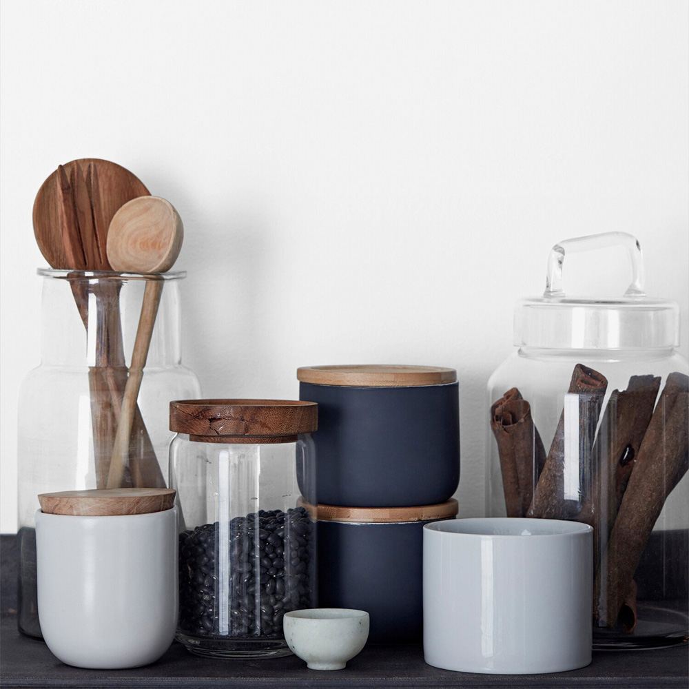 Crown Easyclean Kitchen Paint - Pure Brilliant White / 2.5l Image 4