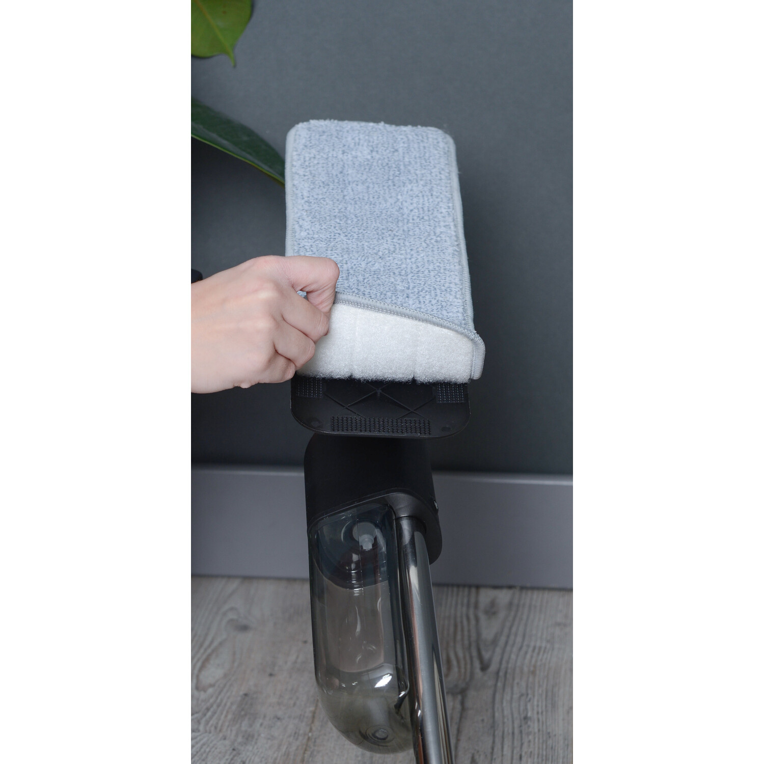 Trigger Spray Mop Image 5