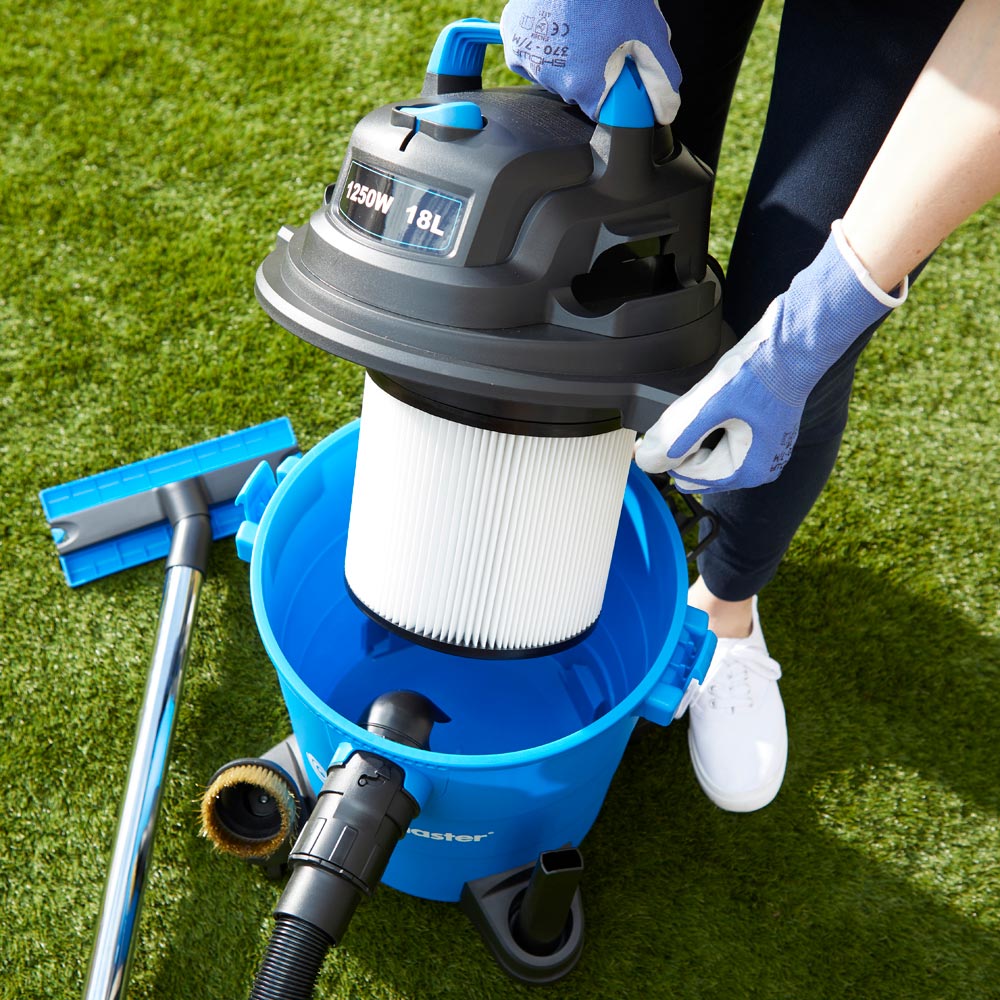 Vacmaster Artificial Grass Wet and Dry Vacuum Cleaner 1250W Image 3
